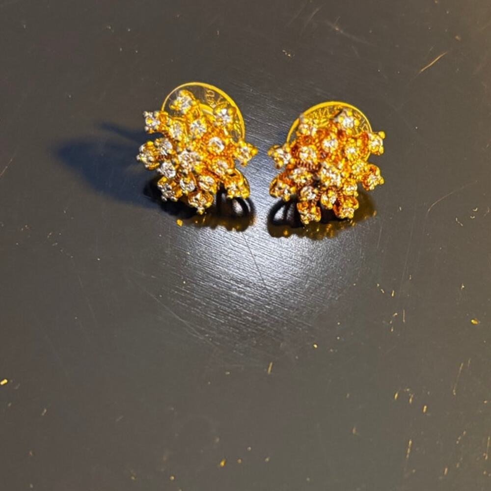 Premier Designs NWOT Gold Rhinestone Snowflake Pierced Earrings